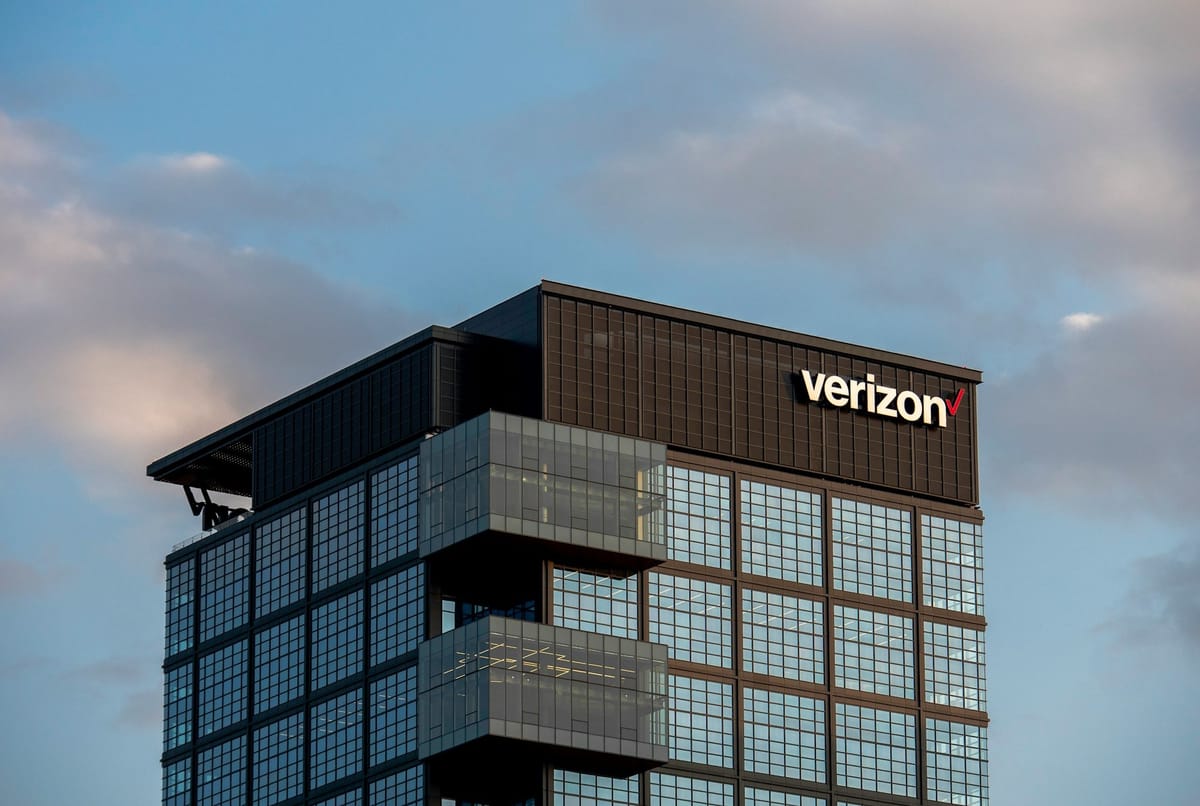 Verizon’s $20 Credit After 10-Hour 911 Outage & Google’s Silent Earbud Hack: When Convenience Kills Security