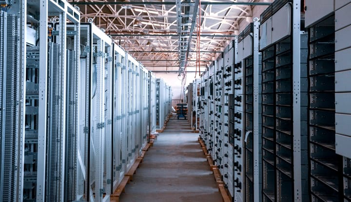 OpenAI GPT‑5 Claims vs GPT‑4 Retrieval: AI’s Widespread Impact on Jobs, Data Centers, Windows