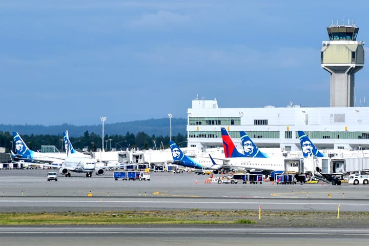 Alaska Airlines Orders 110 New Boeing Jets as Qatar Airways Leads Starlink Inflight Wi-Fi Rollout